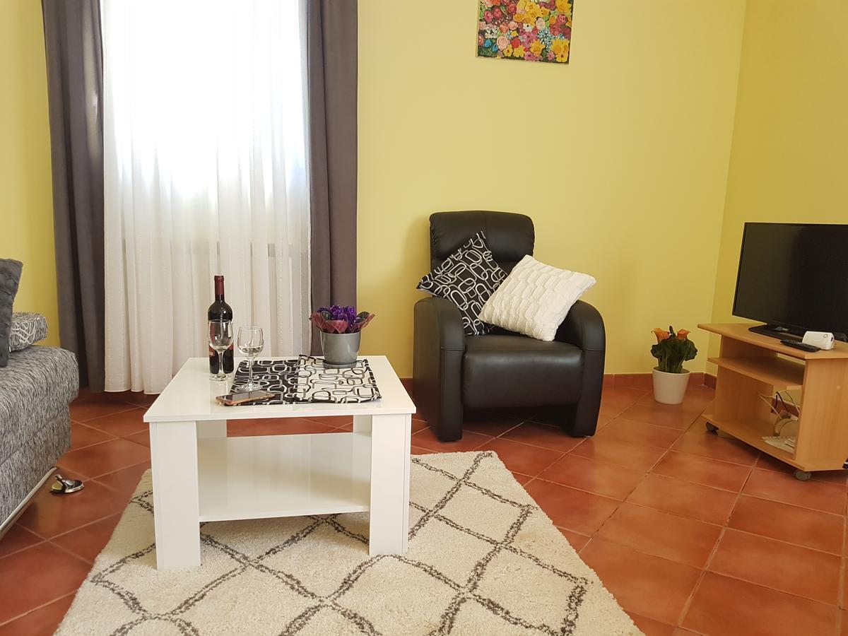 Apartments Ella Rovinj Luaran gambar