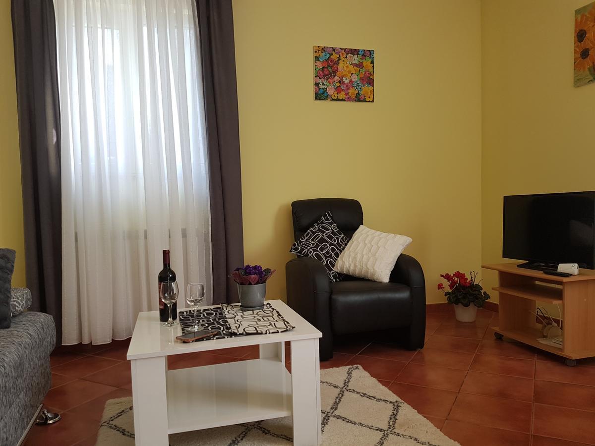 Apartments Ella Rovinj Luaran gambar