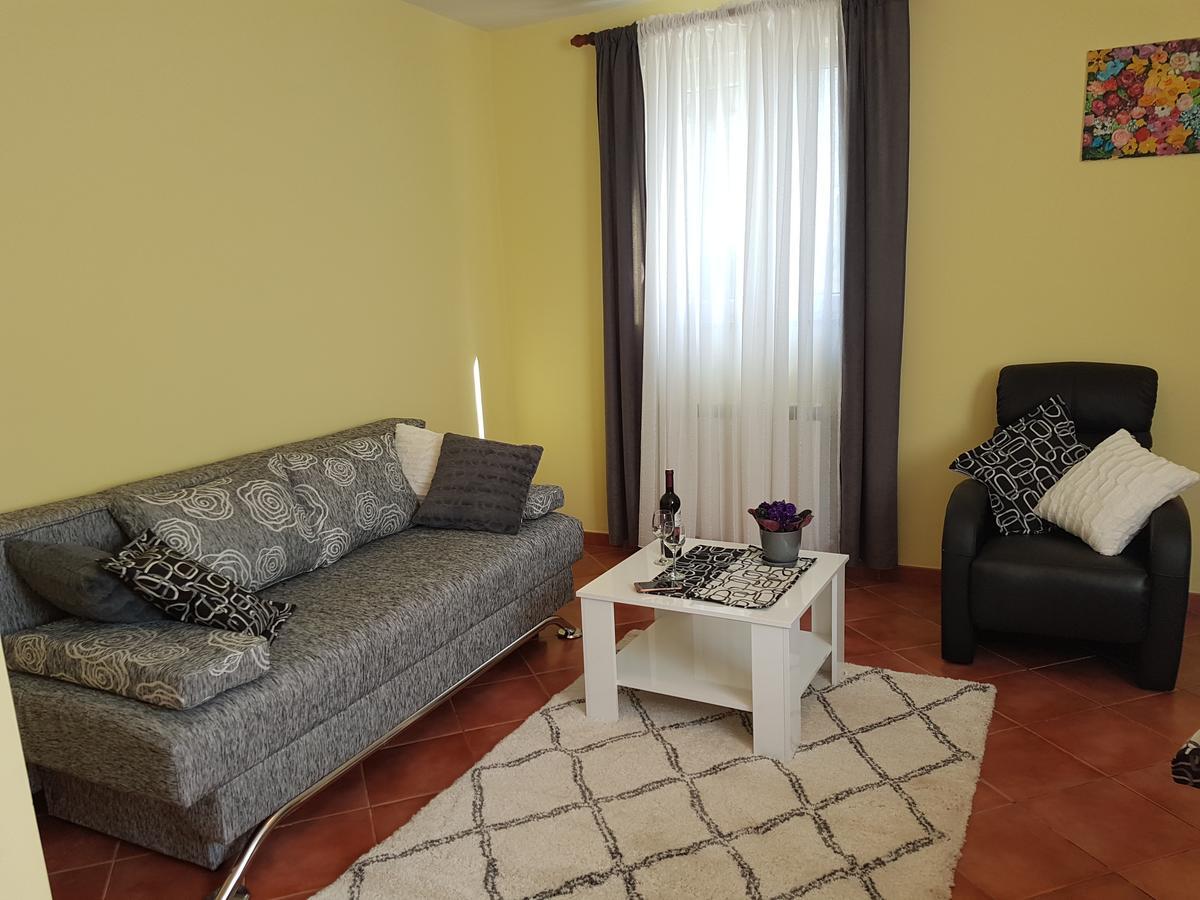 Apartments Ella Rovinj Luaran gambar
