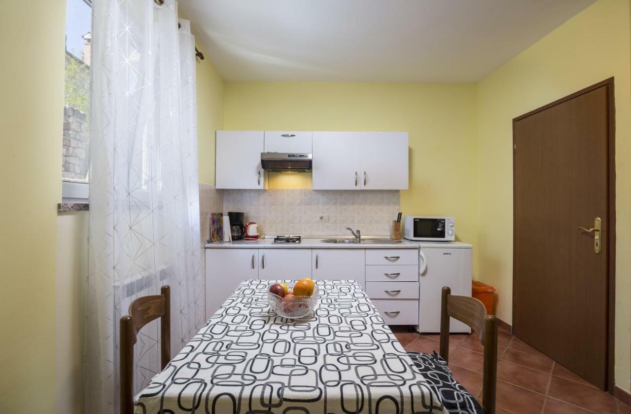 Apartments Ella Rovinj Luaran gambar