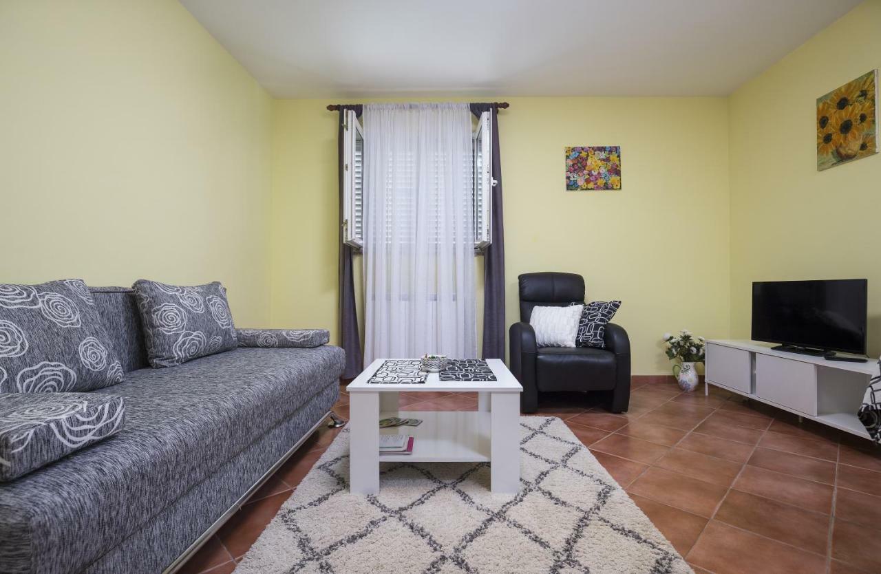 Apartments Ella Rovinj Luaran gambar