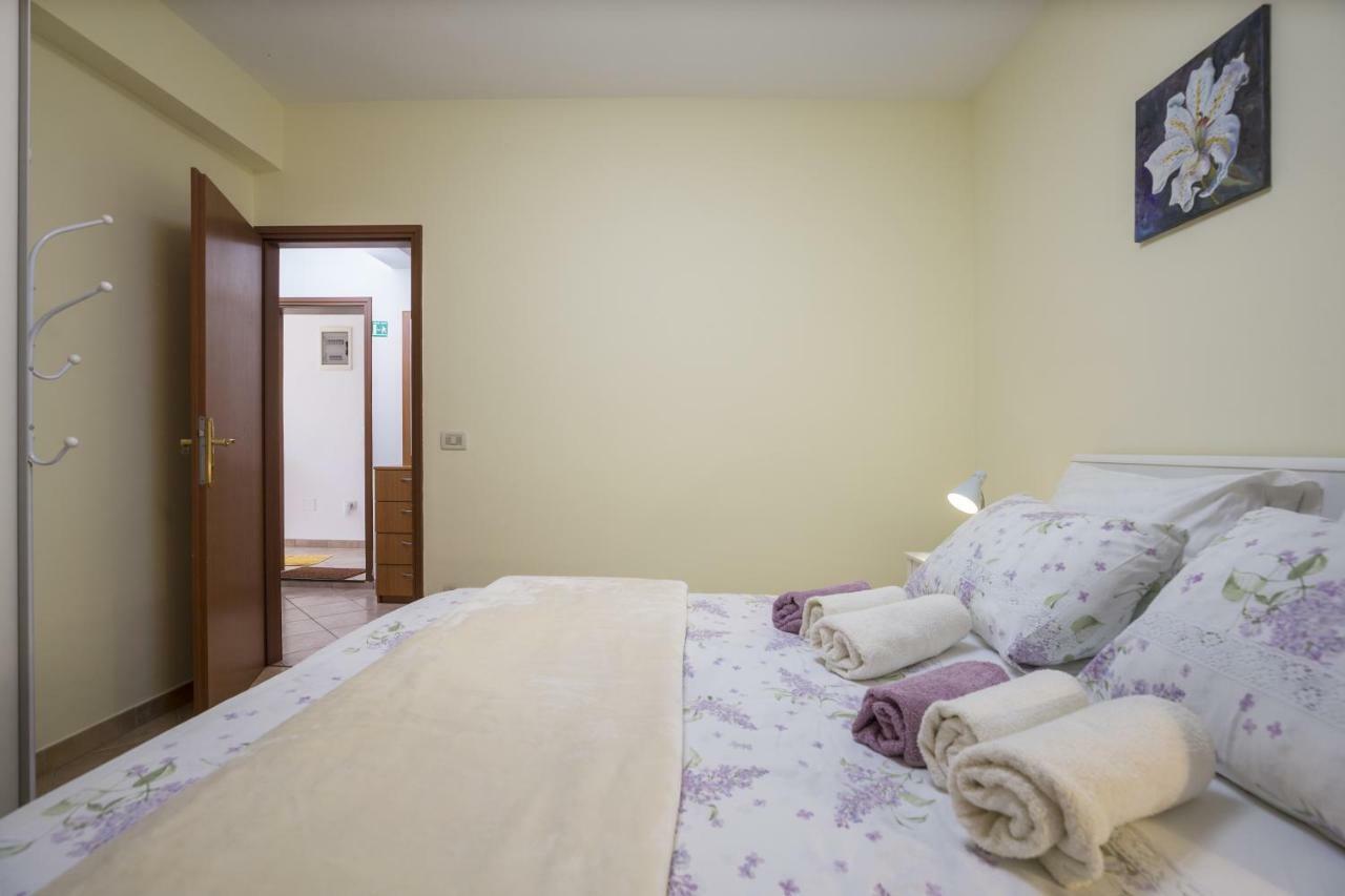 Apartments Ella Rovinj Luaran gambar