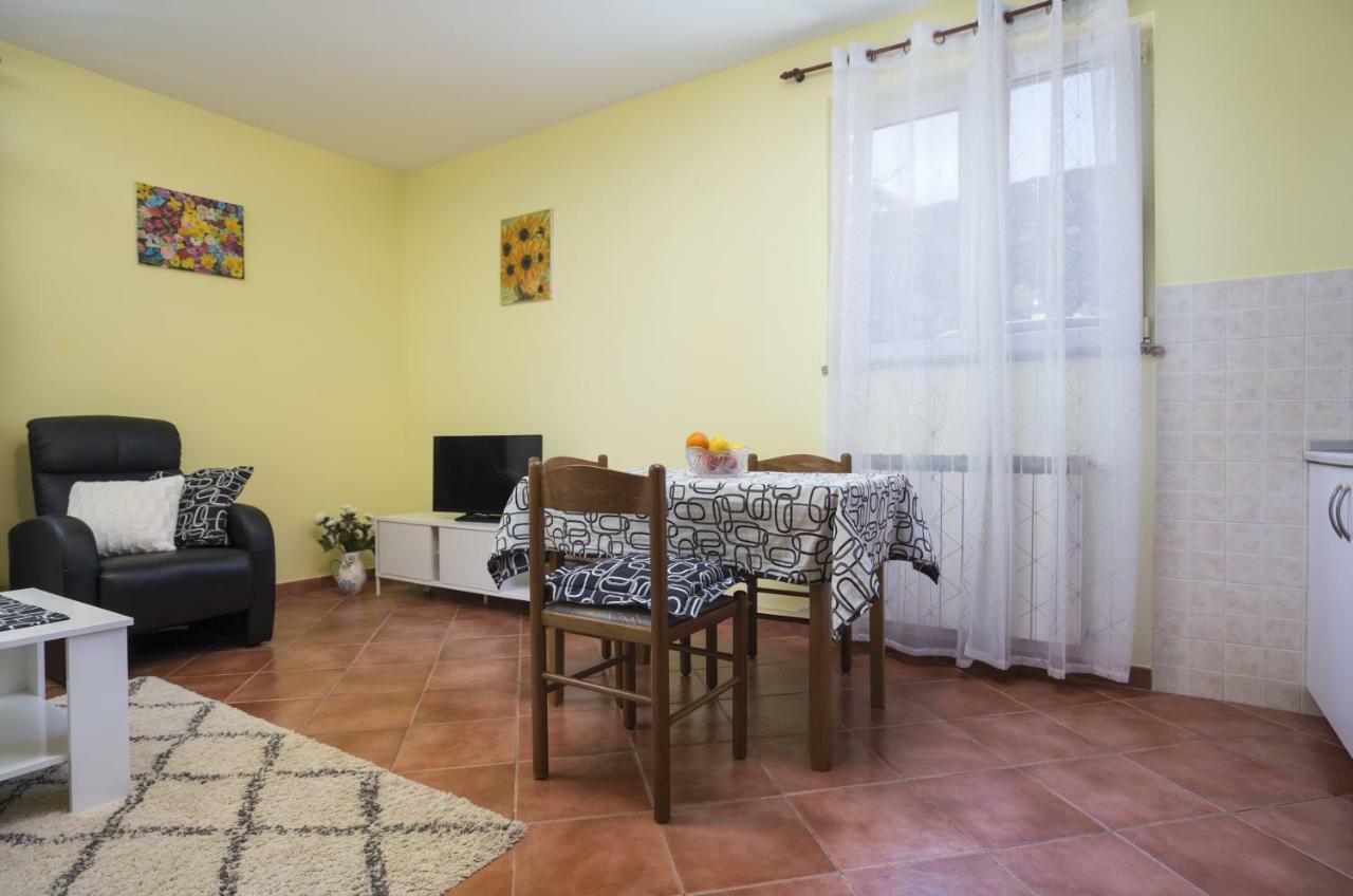 Apartments Ella Rovinj Luaran gambar