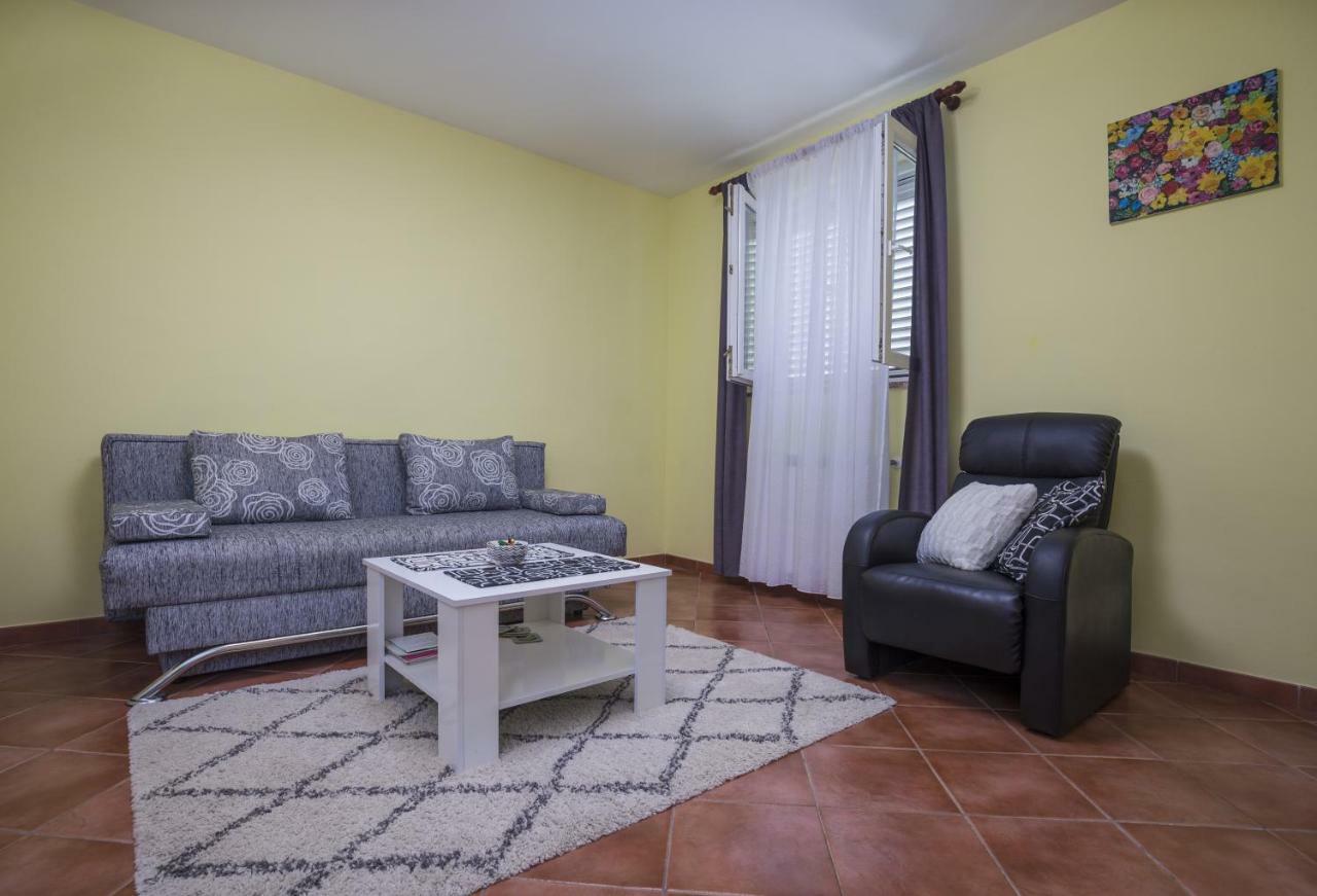 Apartments Ella Rovinj Luaran gambar